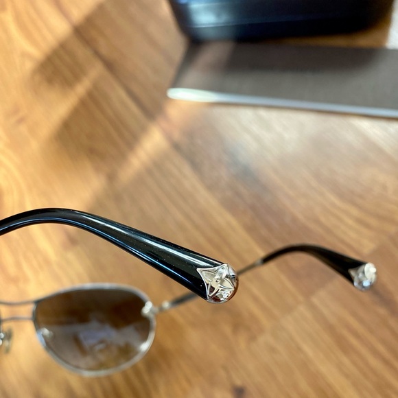 Louis Vuitton Viola Pilot Sunglasses - Picture 8 of 16